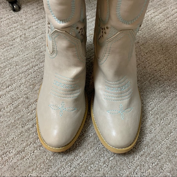 NEW Very Volatile Denver Cowboy Boots Ivory Off White 8.5 - Picture 8 of 16